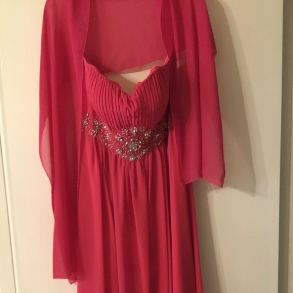 Beautiful Whatchamacallit Fuchsia Evening Gown with Wrap - Picture 4 of 4